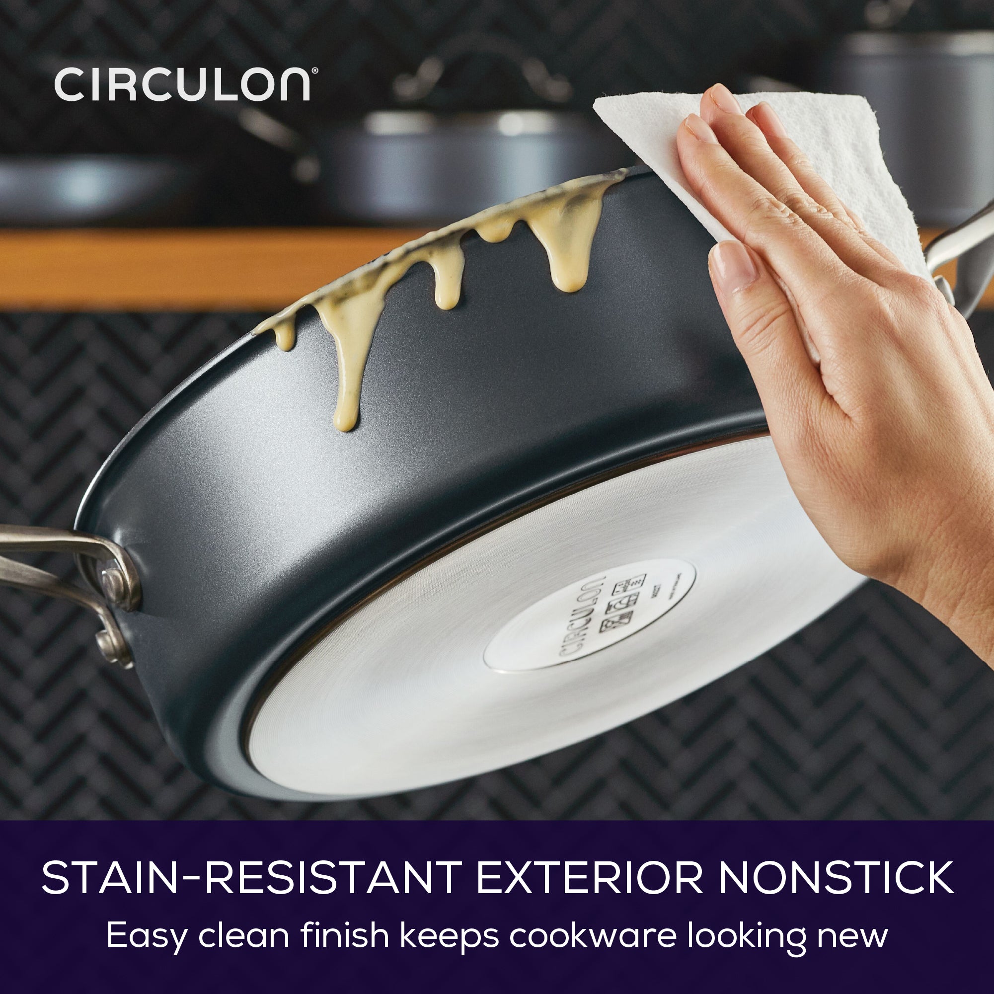 ScratchDefense Extreme Non-Stick Chef's Pan & Lid with Helper Handle - 4.2L