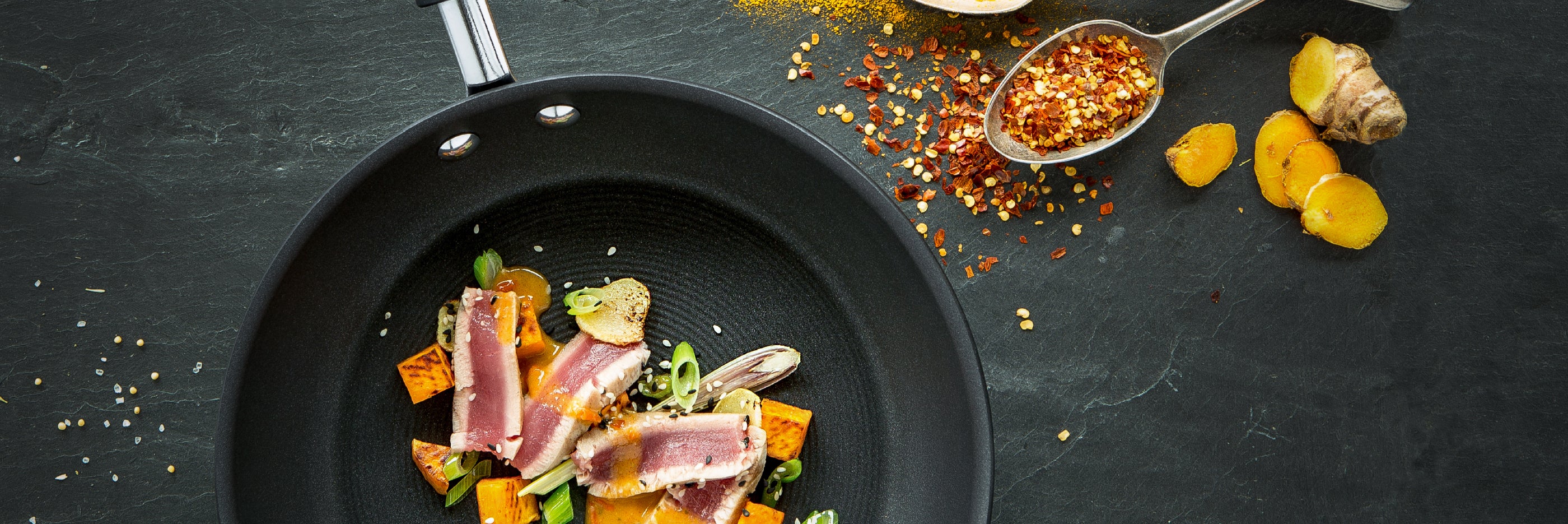 Circulon product image showing Circulon pan with duck