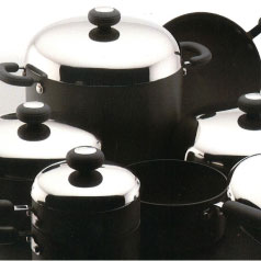 Circulon product image showing Circulon hard anodised Cookware