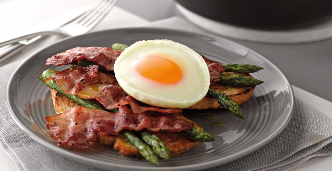 Bacon & Asparagus With Poached Eggs