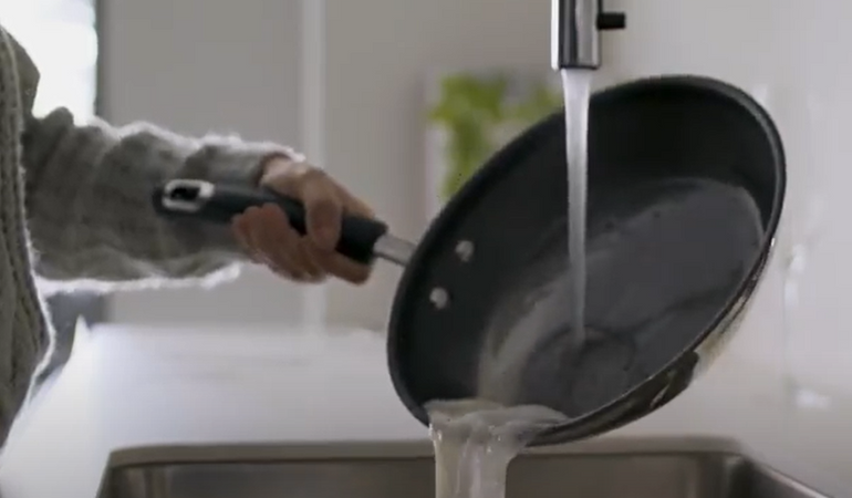 How to Clean Nonstick Pans