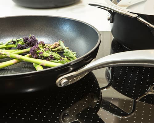 Circulon non-stick frying pans & skillet pans feature Hi-Low grooved interior, so food won't stick - guaranteed 