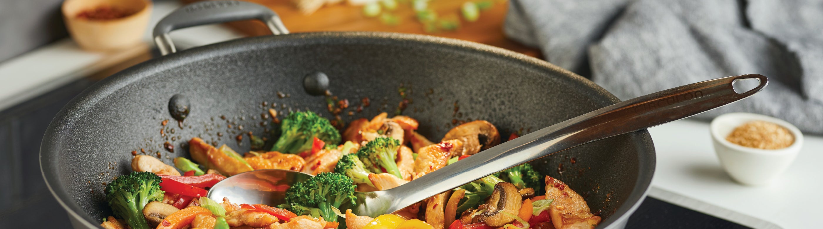 Wok & Stirfry Pans Induction Hob Woks & NonStick Circulon · Circulon
