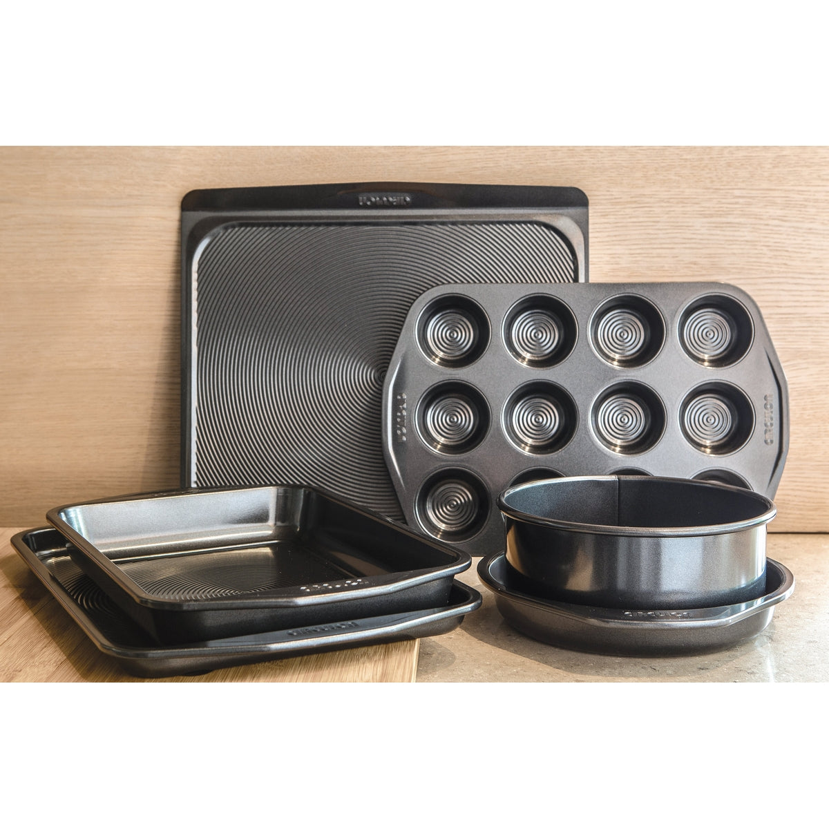 Image showing full range of Ultimum bakeware.