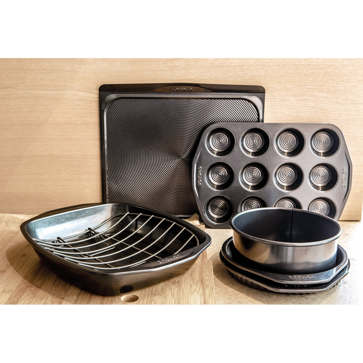 Image of all Ultimum bakeware in the range.