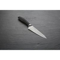 Image shows the serrated utility kitchen knife from Circulon on a grey background.